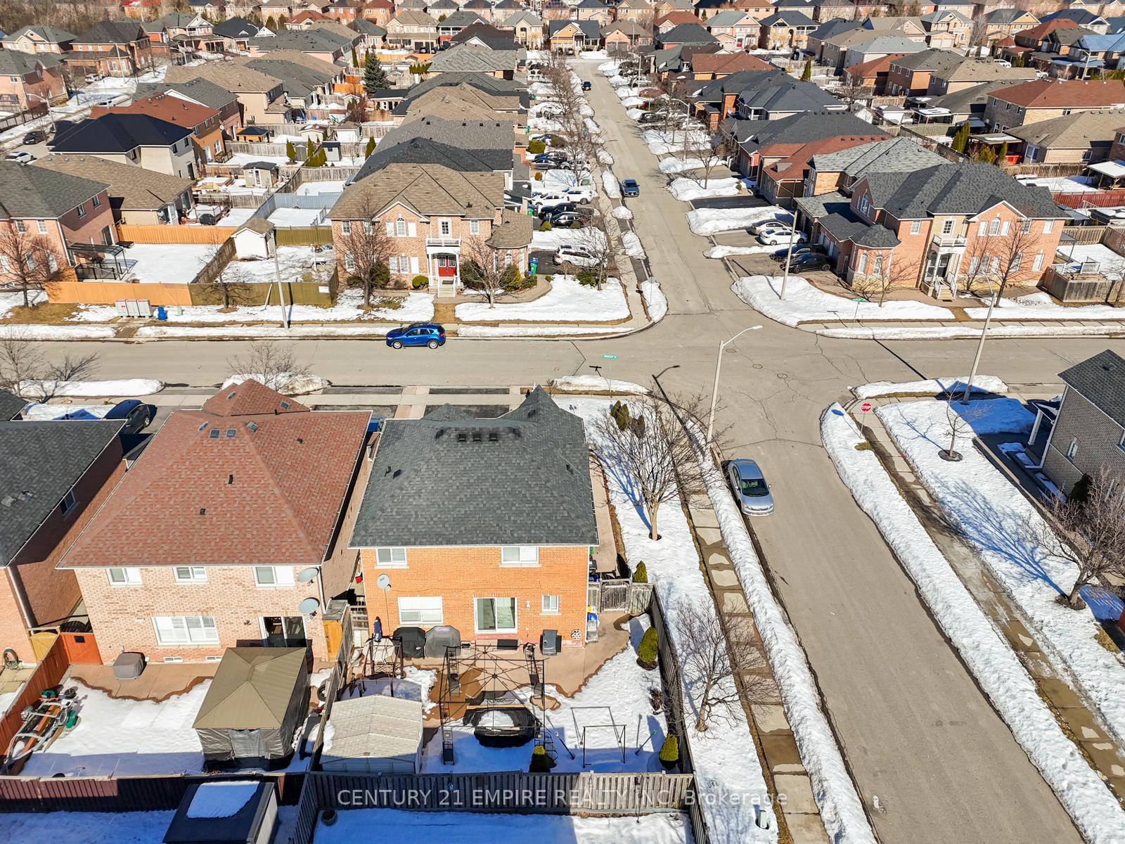 Photo 38 of 46 Brentcliff Drive, Brampton, Fletcher's Meadow — HOMEH