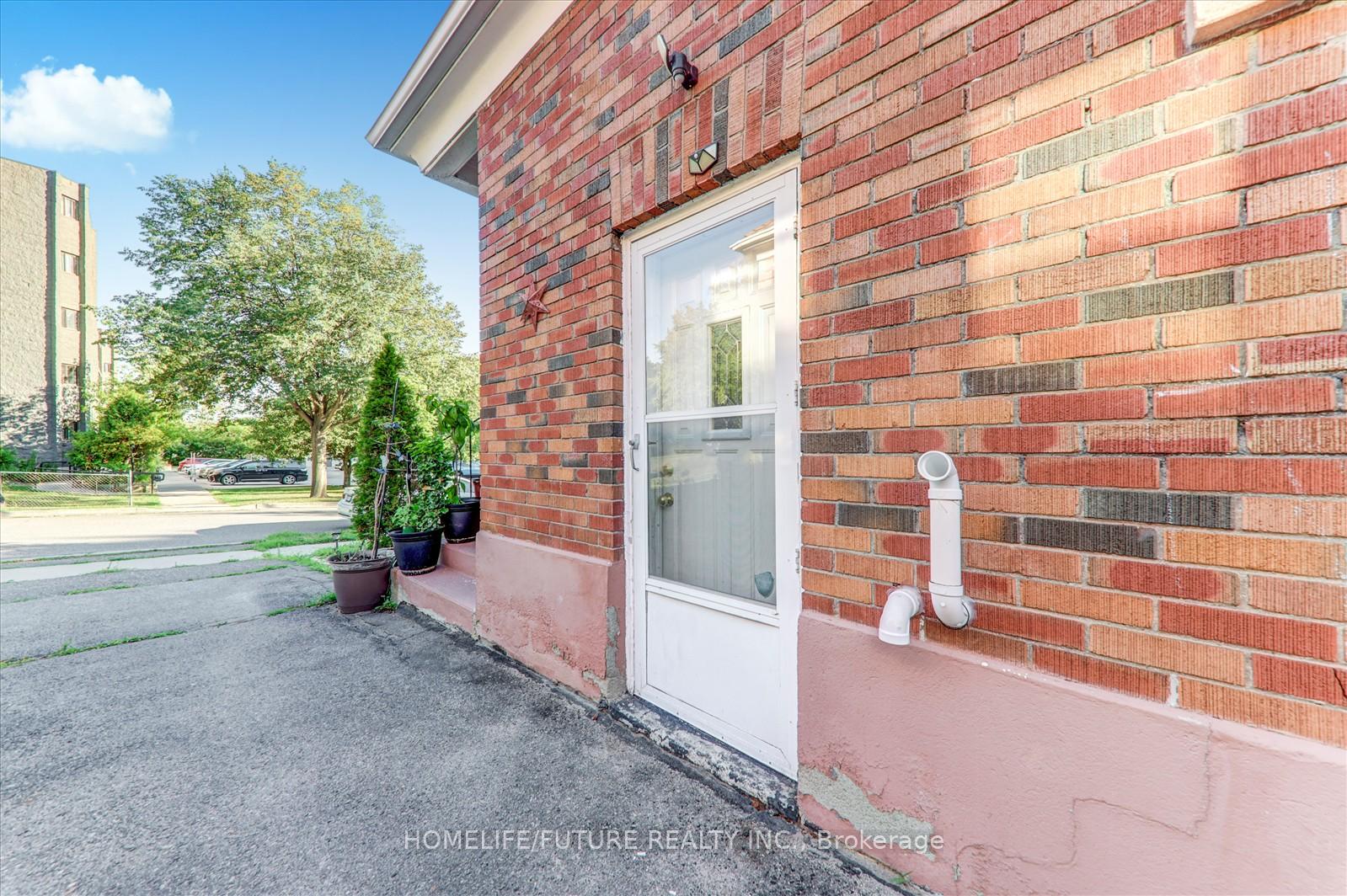 Photo 29 of 90 Quebec Street, Oshawa, Central — HOMEH