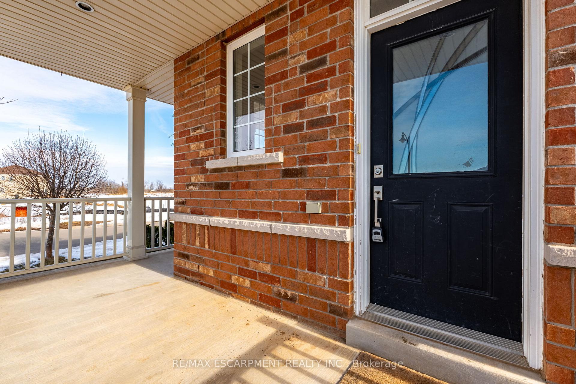 Photo 8 of 14 Mccurdy Avenue, Hamilton, Waterdown — HOMEH