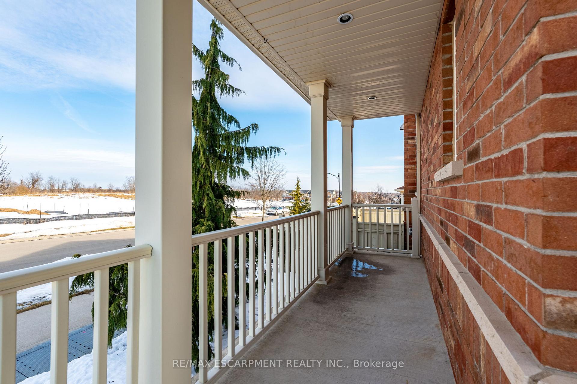 Photo 11 of 14 Mccurdy Avenue, Hamilton, Waterdown — HOMEH