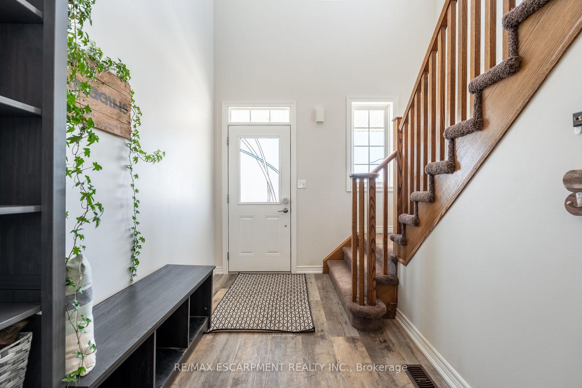 Photo 7 of 14 Mccurdy Avenue, Hamilton, Waterdown — HOMEH
