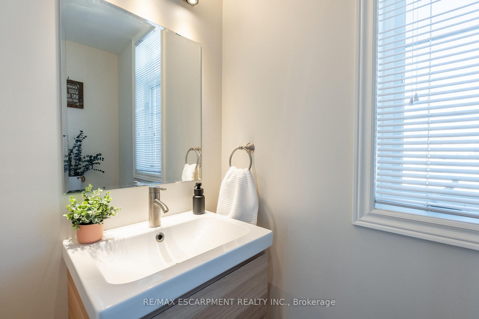 Photo 17 of 14 Mccurdy Avenue, Hamilton, Waterdown — HOMEH