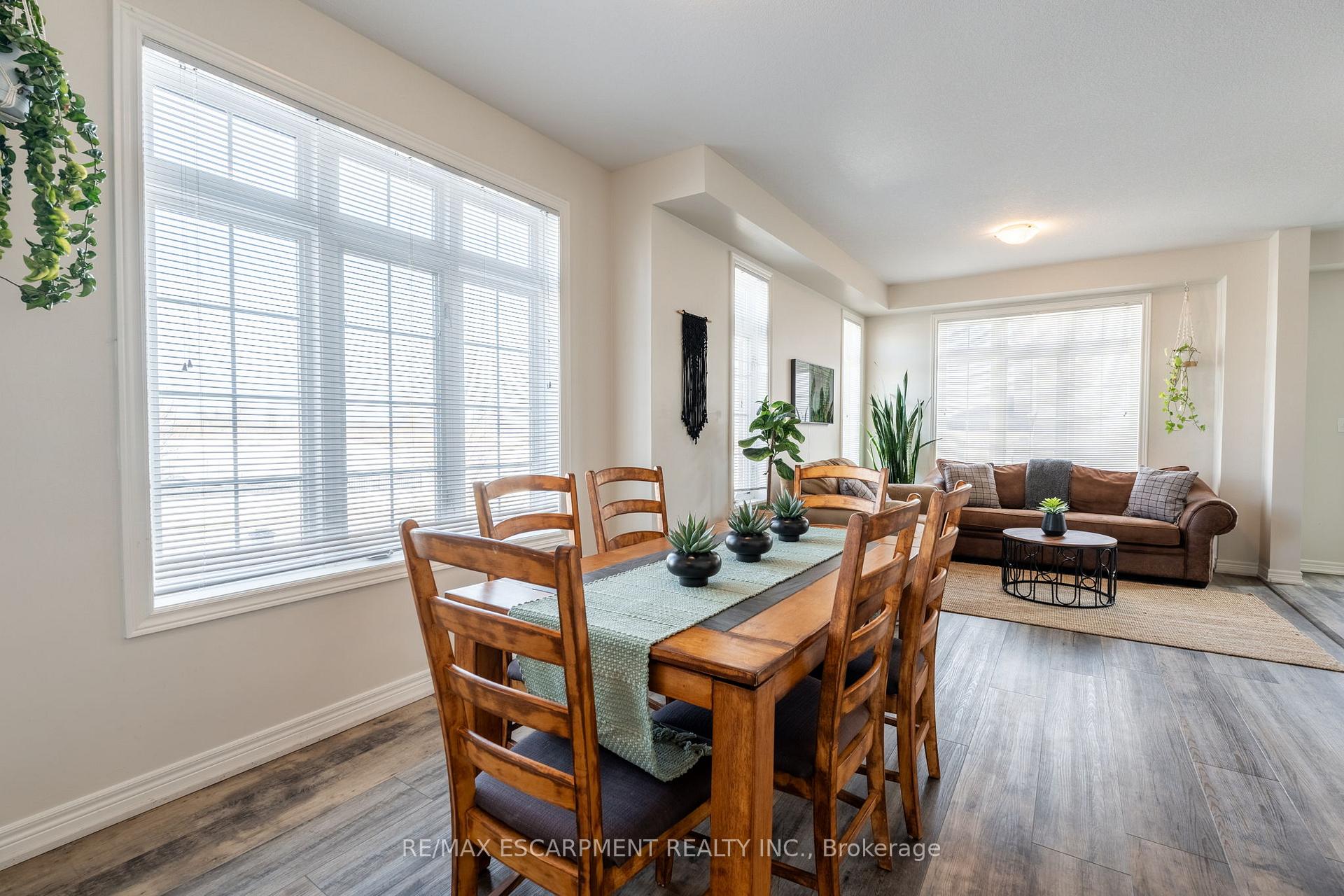 Photo 4 of 14 Mccurdy Avenue, Hamilton, Waterdown — HOMEH
