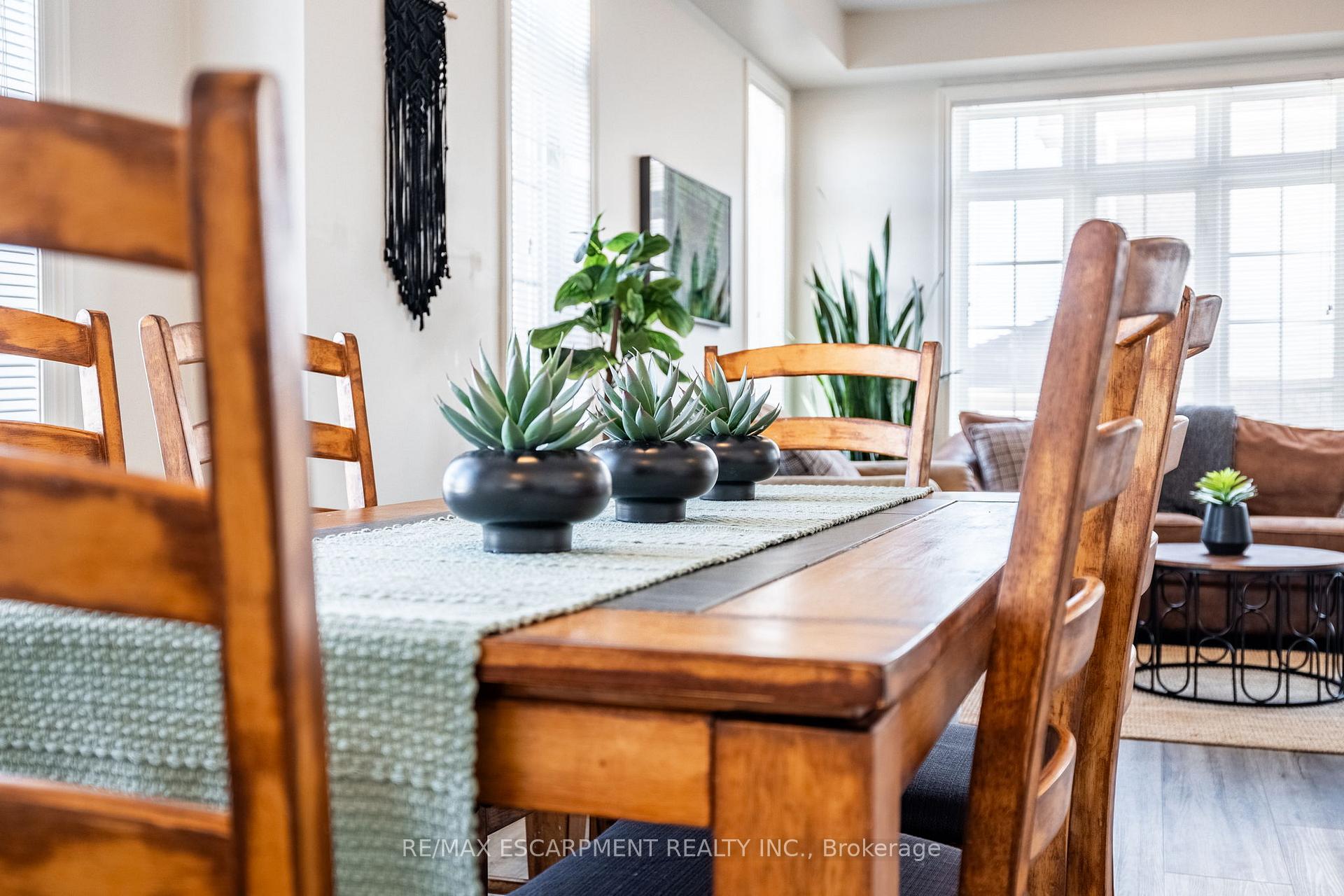Photo 3 of 14 Mccurdy Avenue, Hamilton, Waterdown — HOMEH