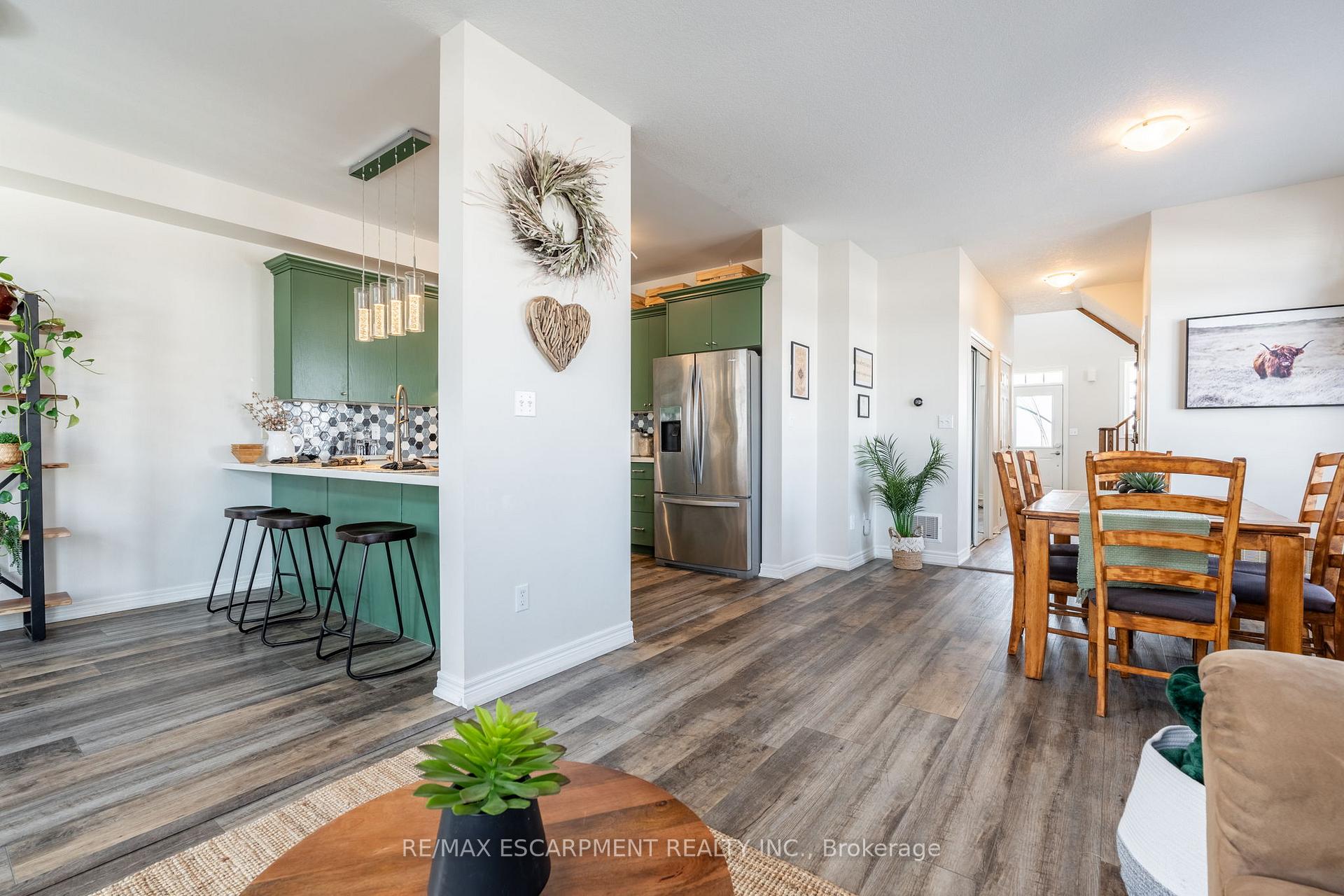 Photo 10 of 14 Mccurdy Avenue, Hamilton, Waterdown — HOMEH