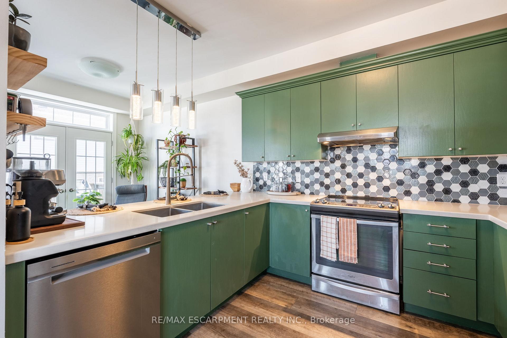 Photo 14 of 14 Mccurdy Avenue, Hamilton, Waterdown — HOMEH