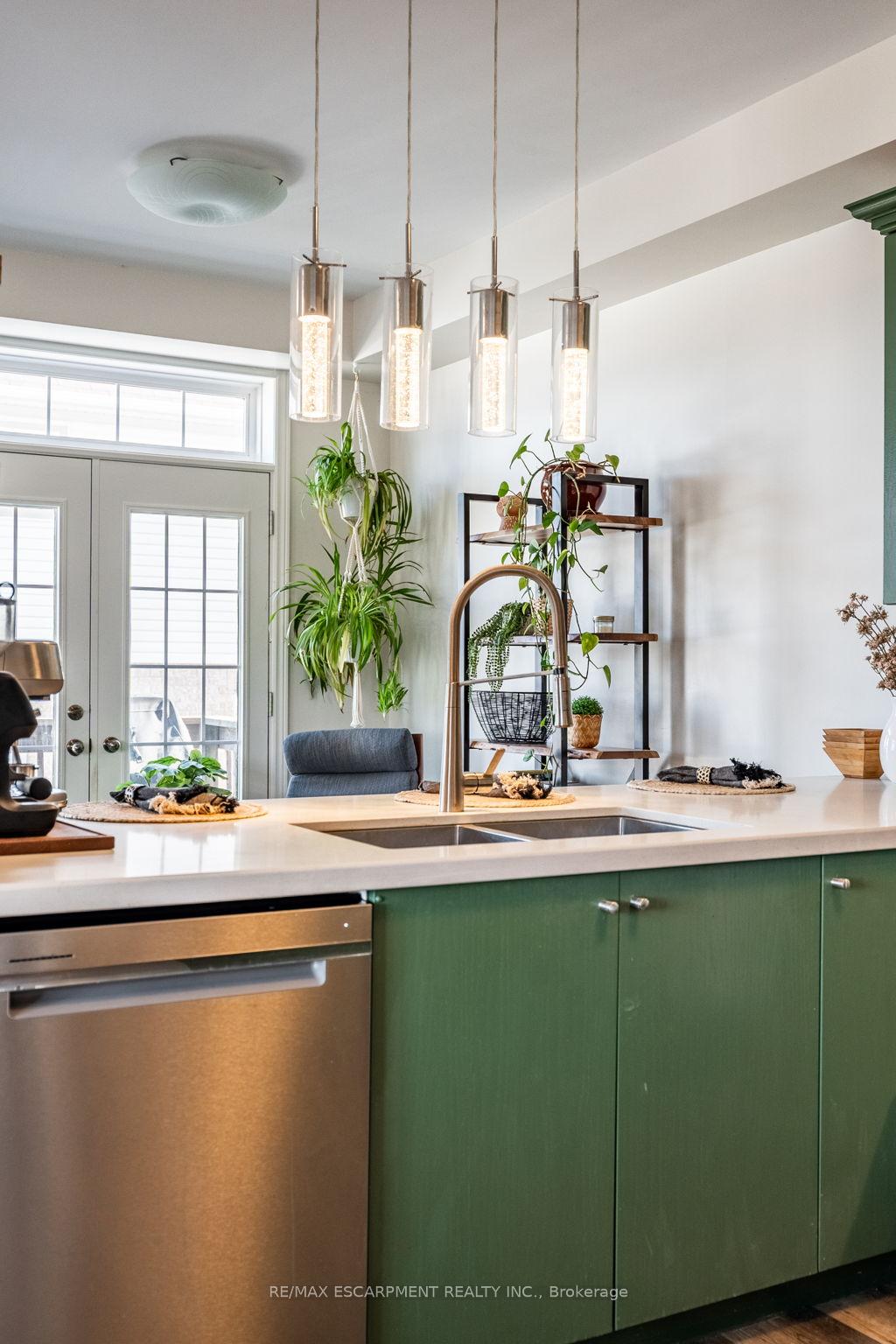 Photo 9 of 14 Mccurdy Avenue, Hamilton, Waterdown — HOMEH