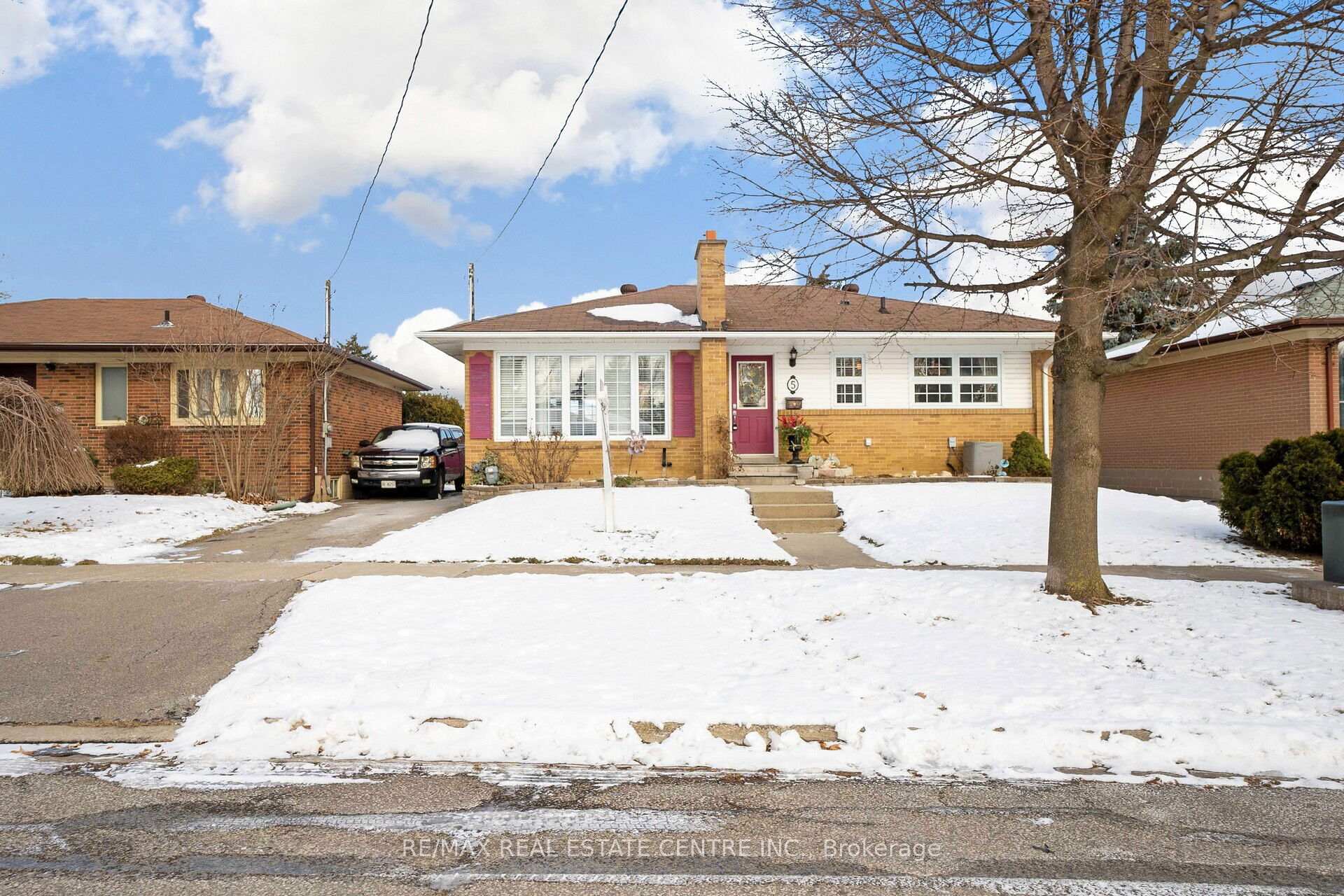 Photo 2 of 5 Marsden Crescent, Brampton, Brampton East — HOMEH