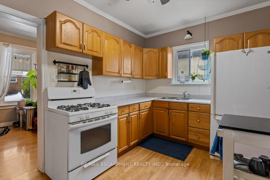 Photo 14 of 45 East 13TH Street, Hamilton, Inch Park — HOMEH