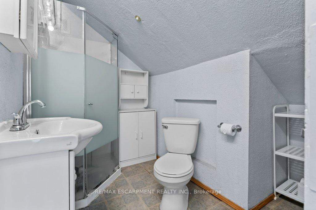 Photo 34 of 45 East 13TH Street, Hamilton, Inch Park — HOMEH