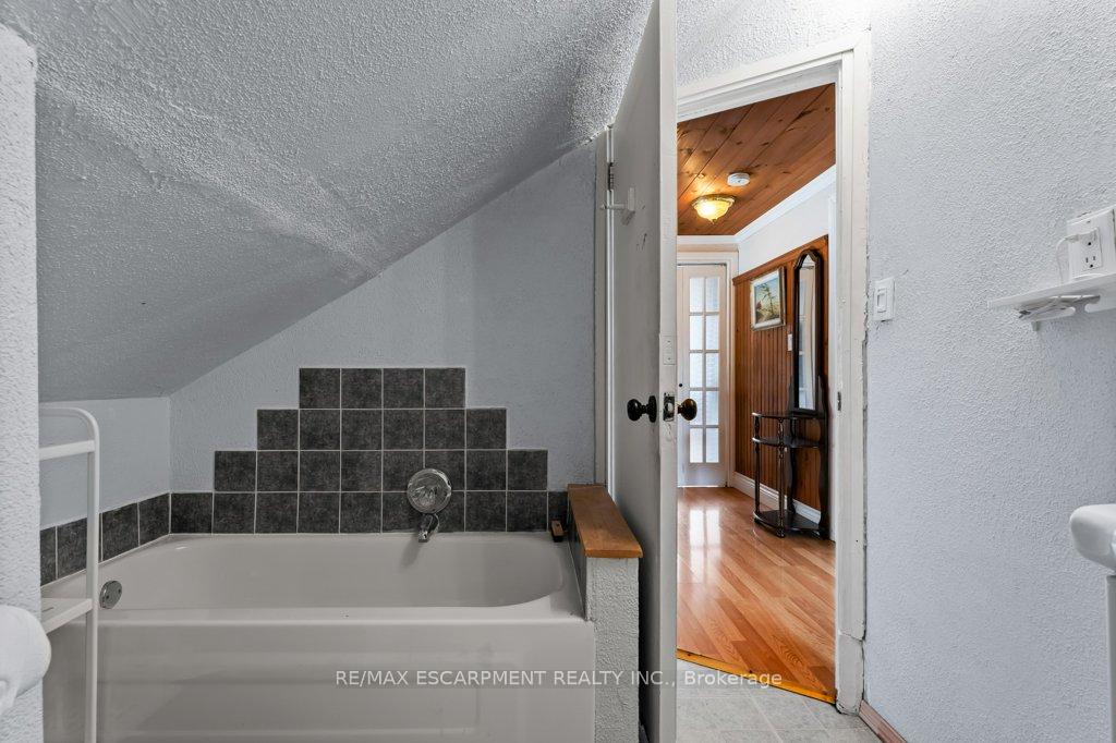 Photo 23 of 45 East 13TH Street, Hamilton, Inch Park — HOMEH