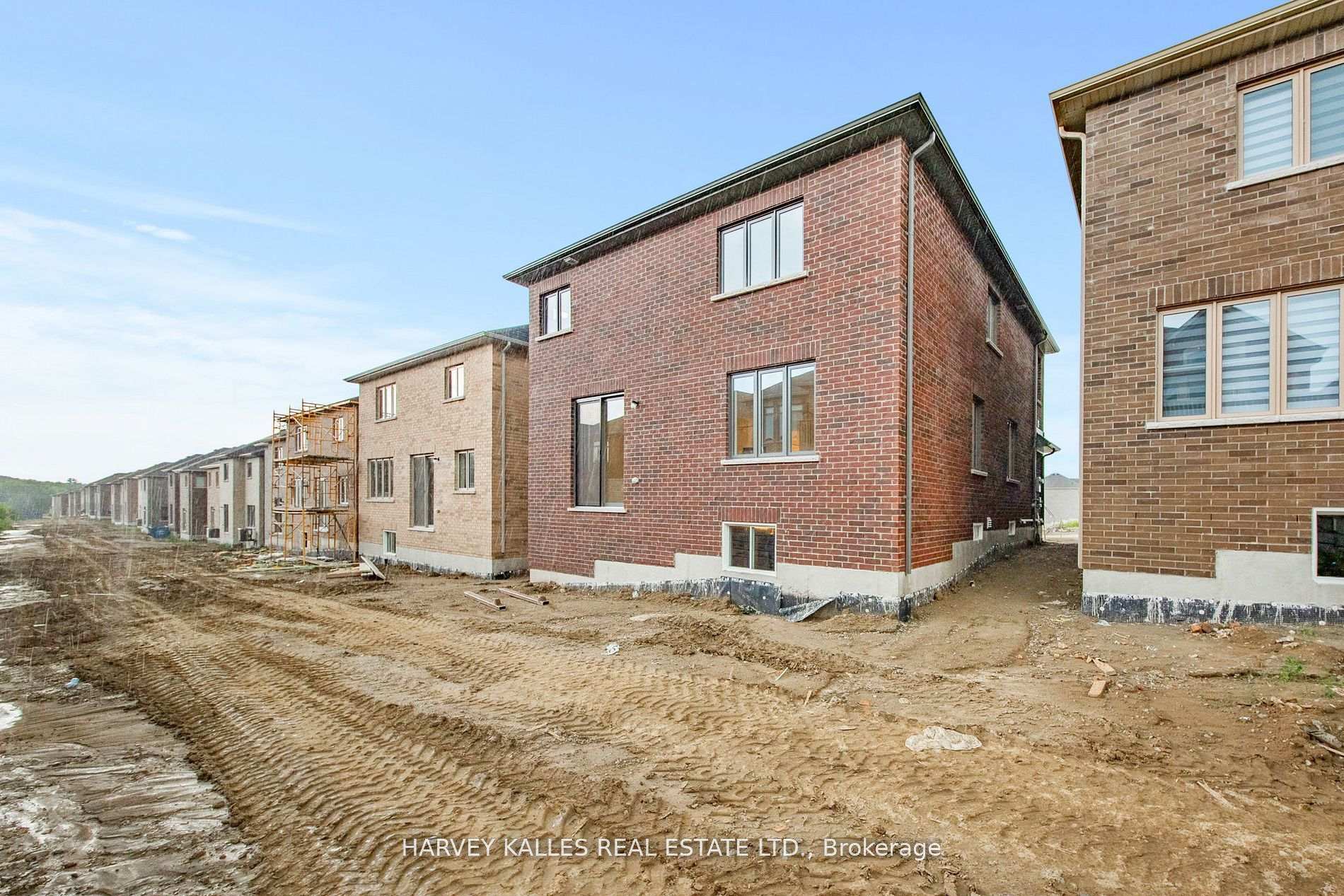Photo 45 of 53 Lawrence D. Pridham Avenue, New Tecumseth, Alliston — HOMEH