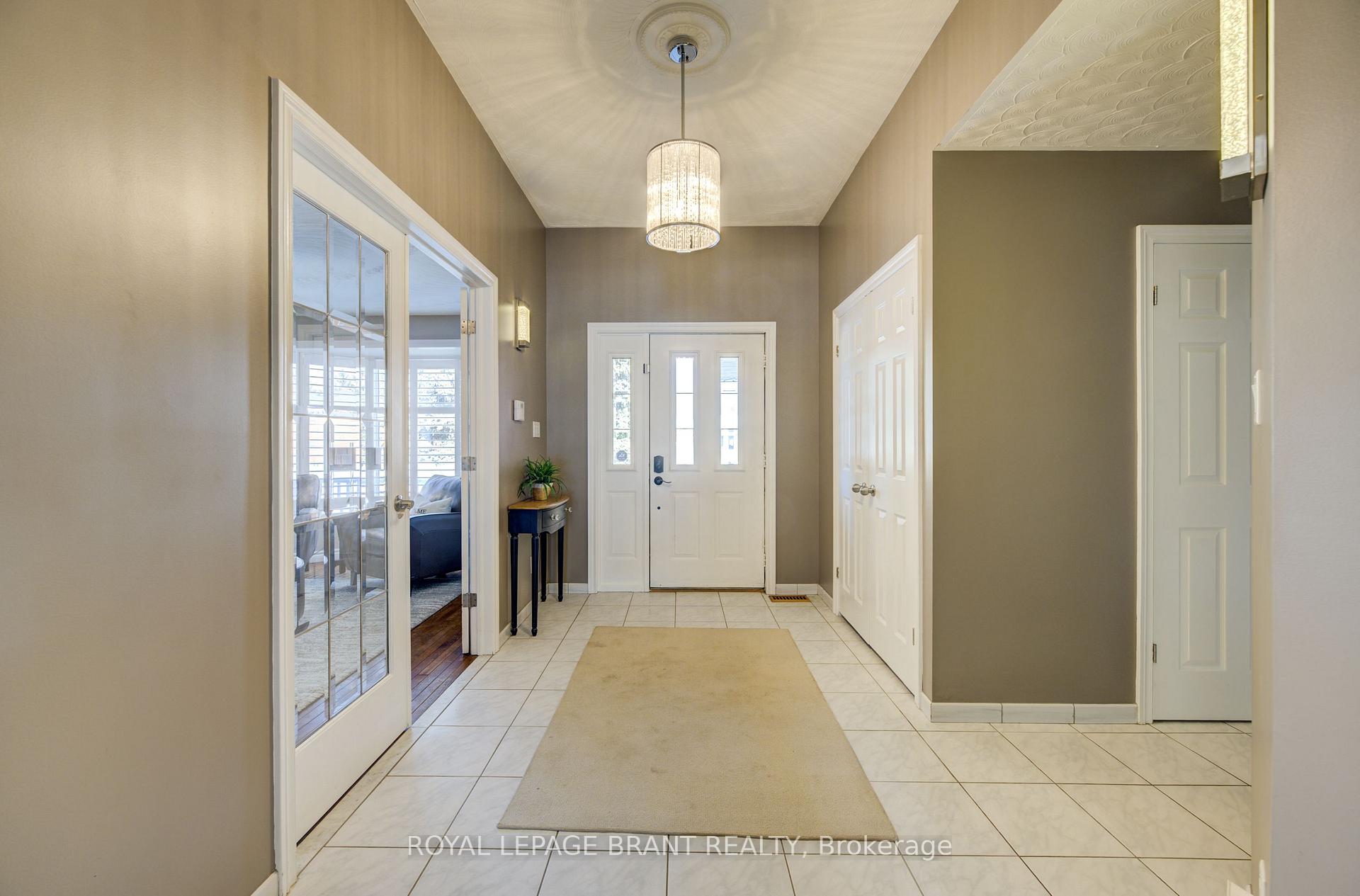 Photo 3 of 10 Oakwood Drive, North Dumfries — HOMEH