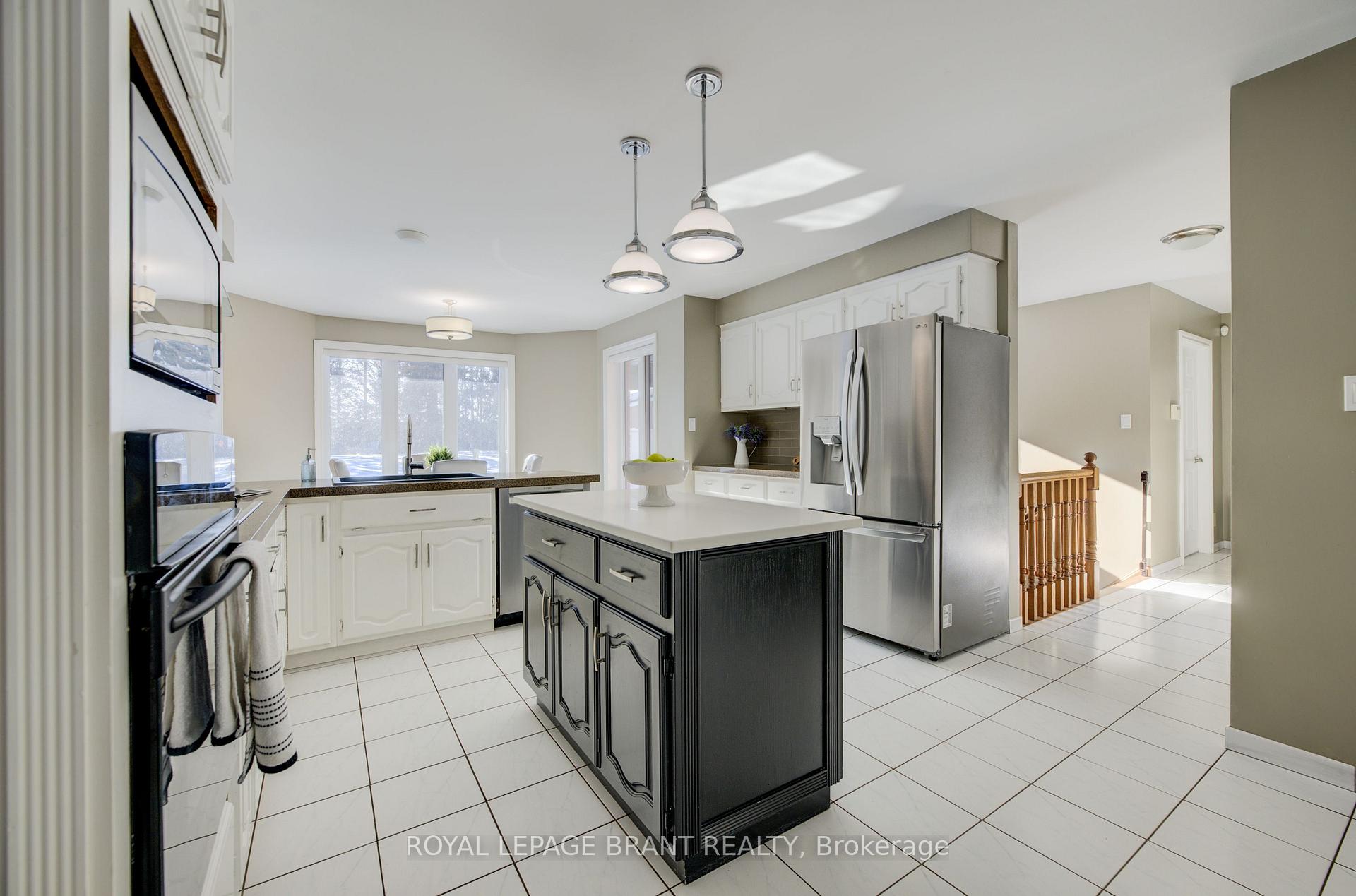 Photo 20 of 10 Oakwood Drive, North Dumfries — HOMEH