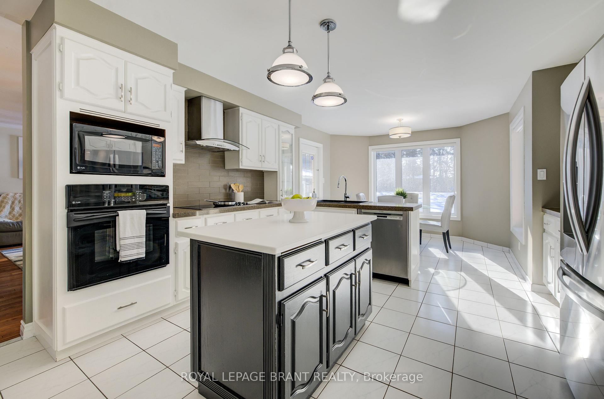 Photo 25 of 10 Oakwood Drive, North Dumfries — HOMEH