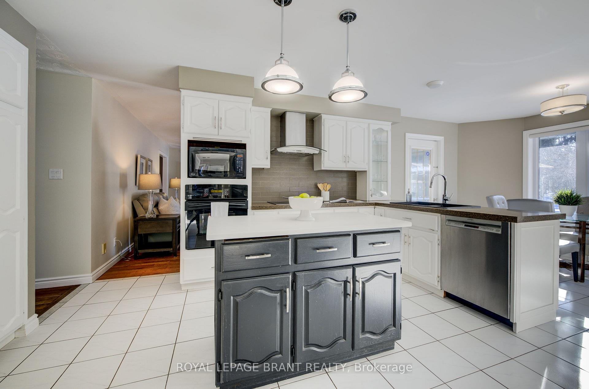 Photo 24 of 10 Oakwood Drive, North Dumfries — HOMEH