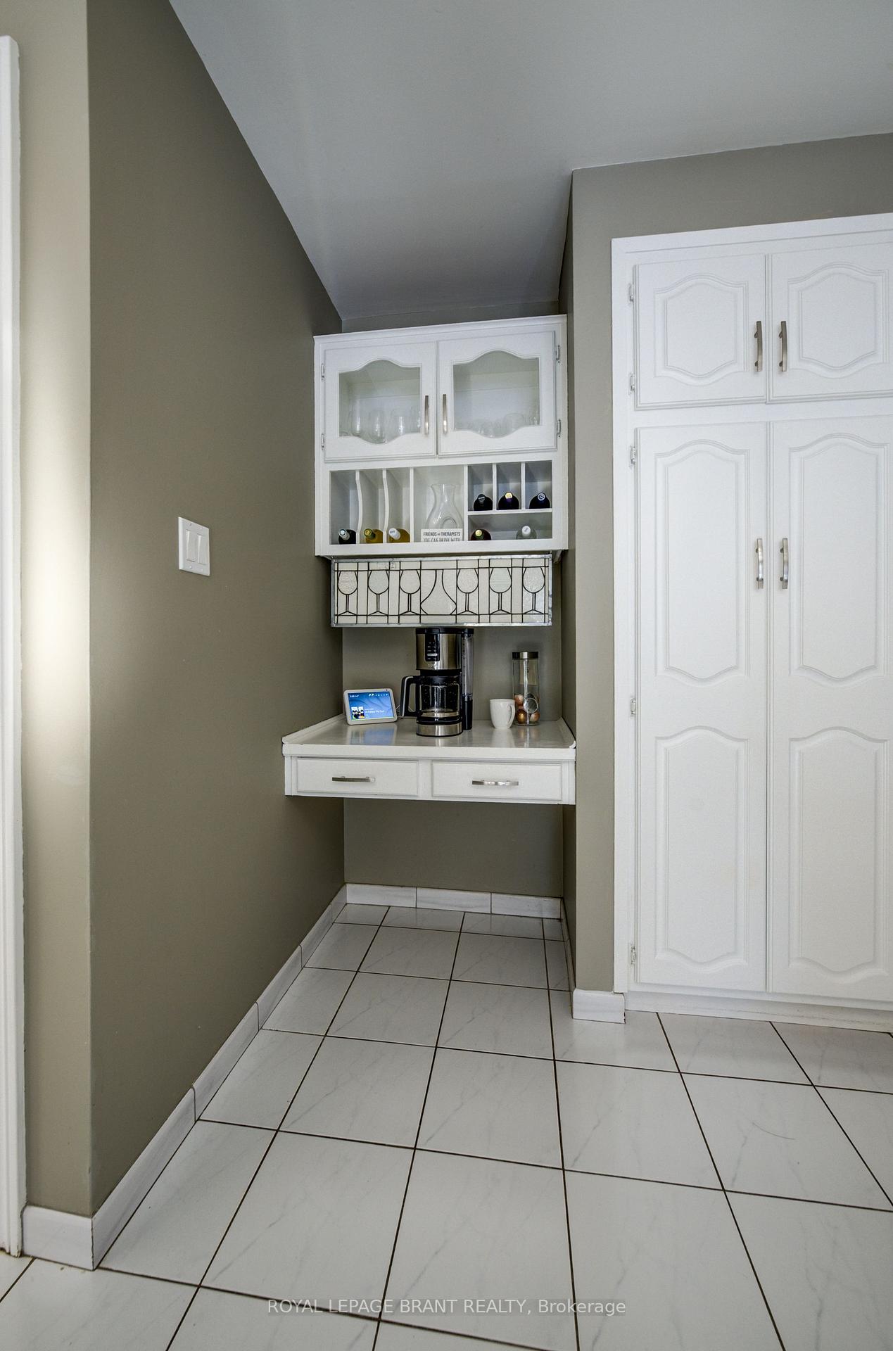 Photo 6 of 10 Oakwood Drive, North Dumfries — HOMEH