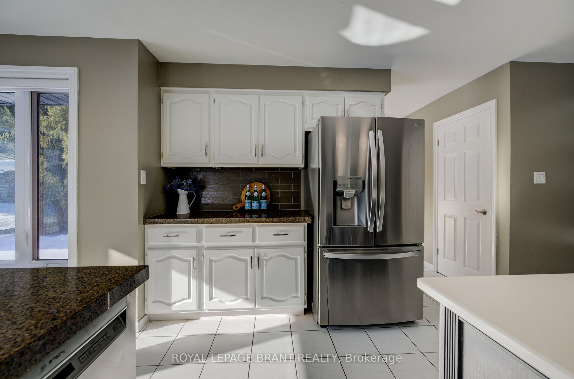 Photo 19 of 10 Oakwood Drive, North Dumfries — HOMEH