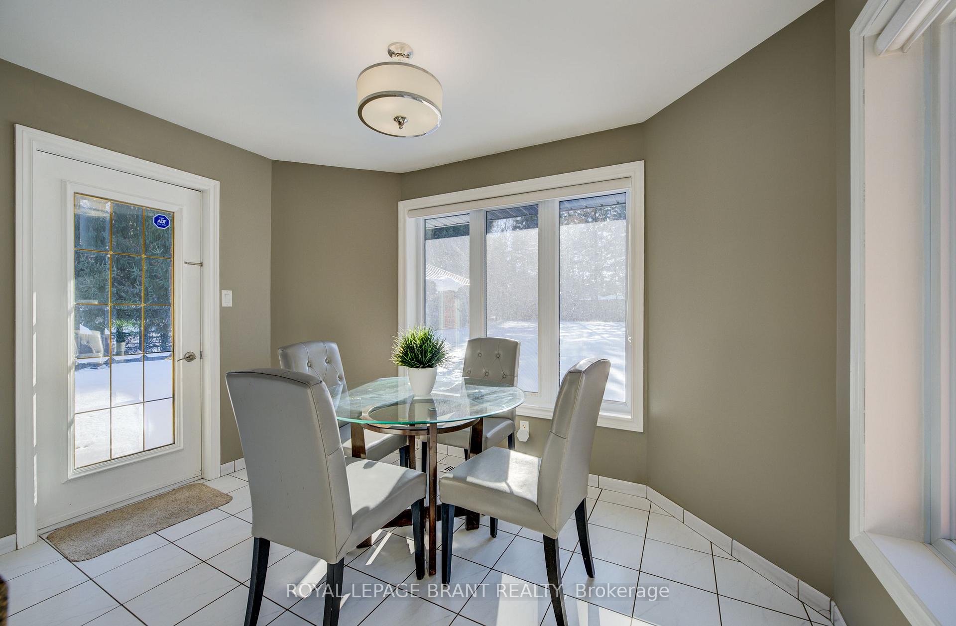 Photo 21 of 10 Oakwood Drive, North Dumfries — HOMEH