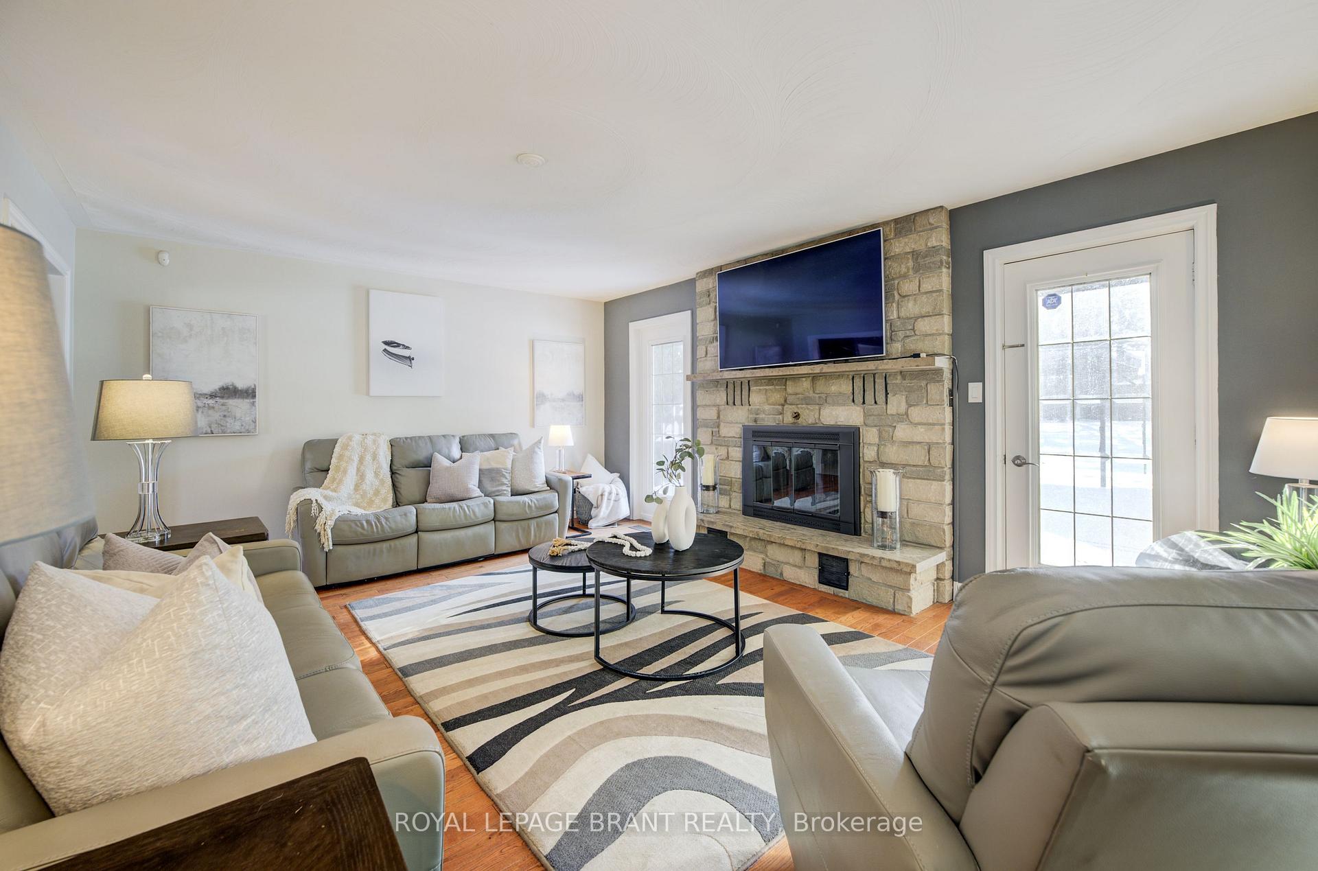 Photo 12 of 10 Oakwood Drive, North Dumfries — HOMEH