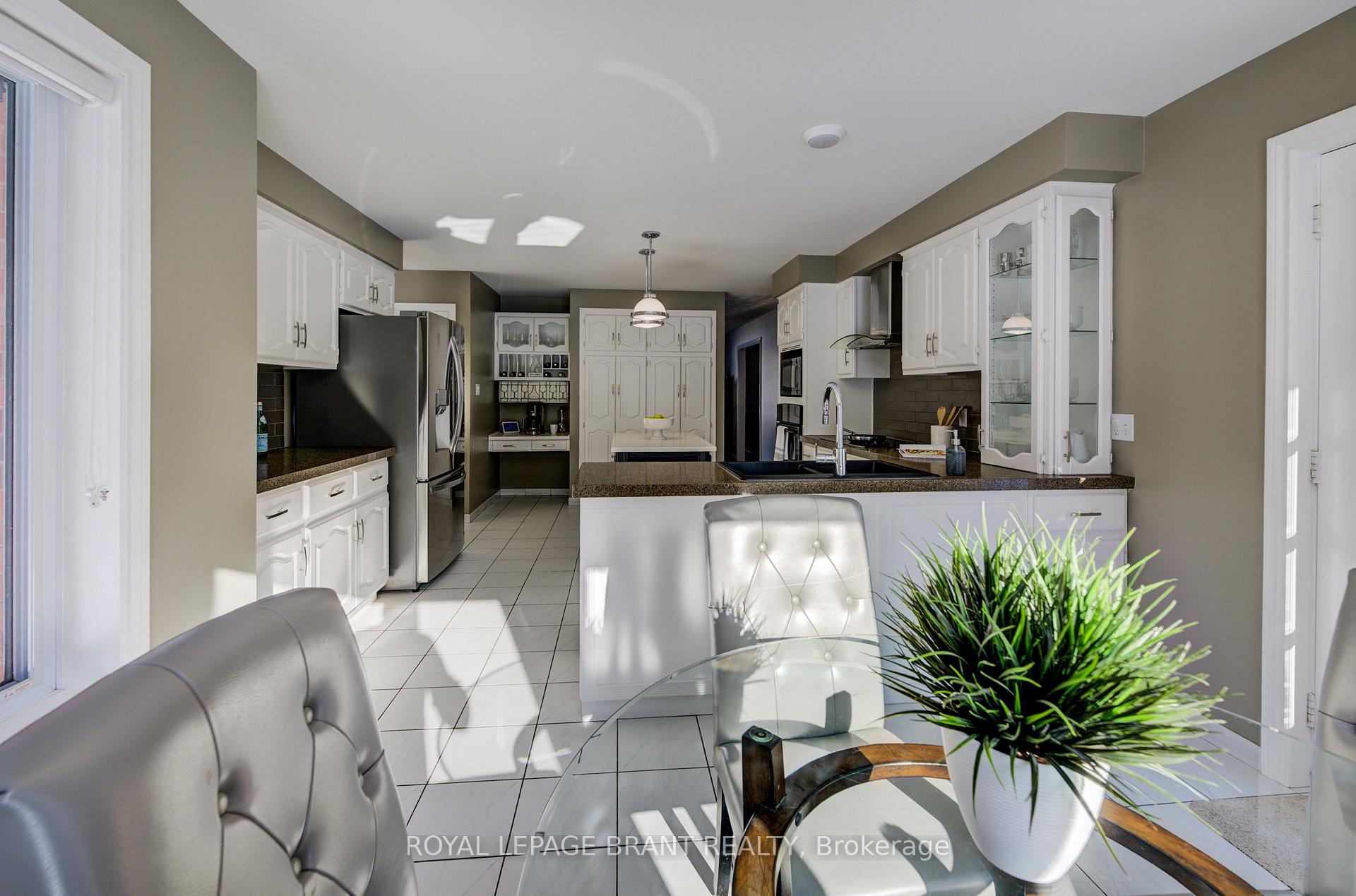 Photo 5 of 10 Oakwood Drive, North Dumfries — HOMEH