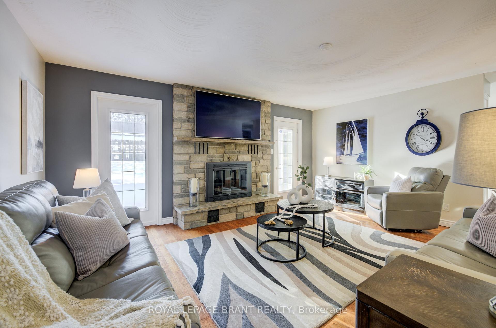 Photo 14 of 10 Oakwood Drive, North Dumfries — HOMEH