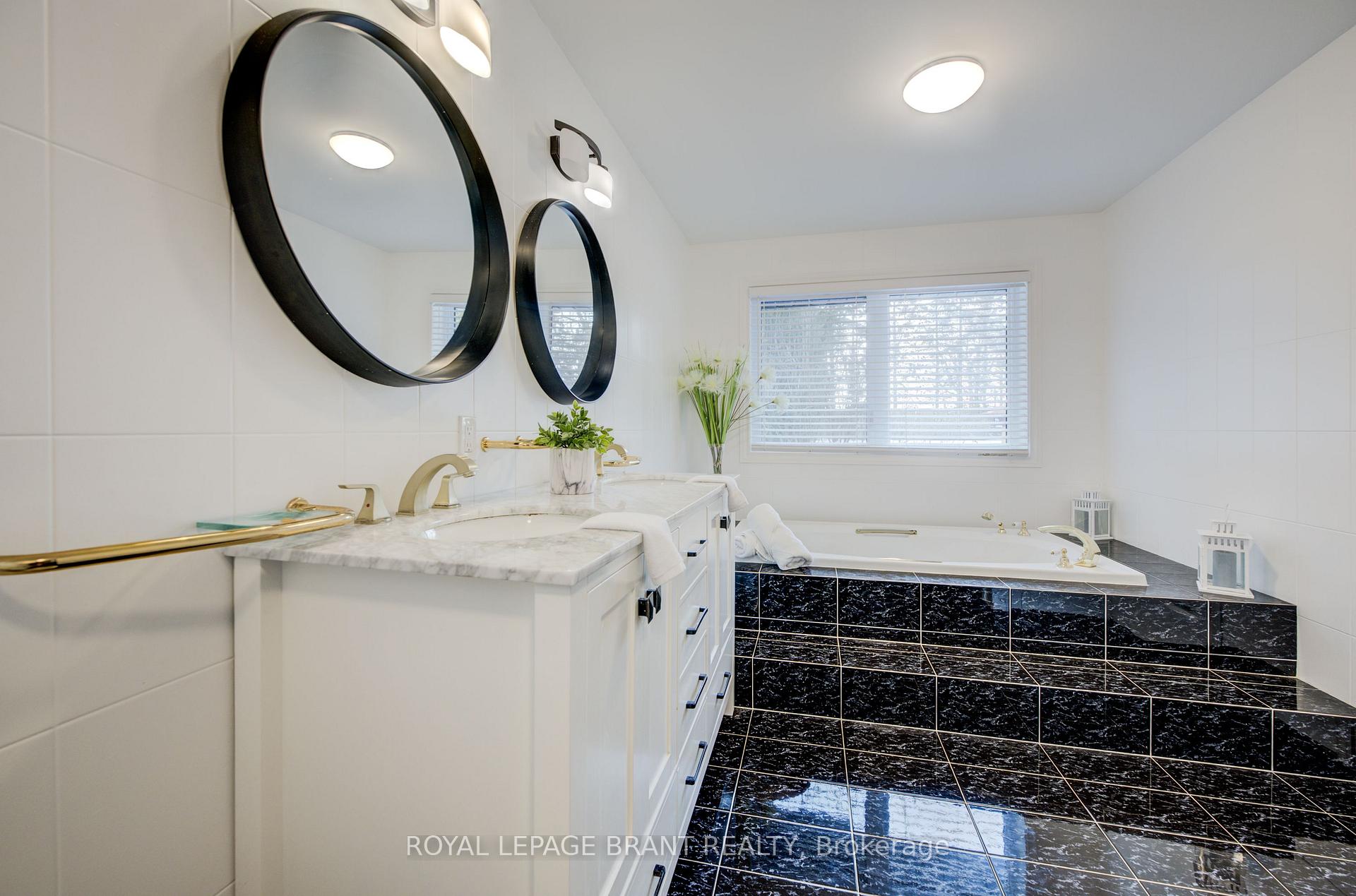 Photo 31 of 10 Oakwood Drive, North Dumfries — HOMEH