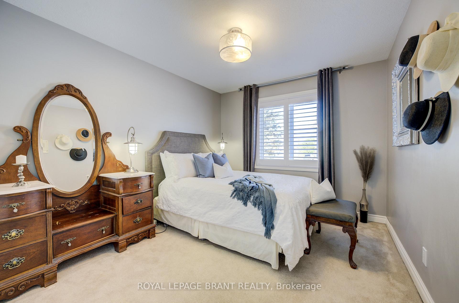 Photo 15 of 10 Oakwood Drive, North Dumfries — HOMEH