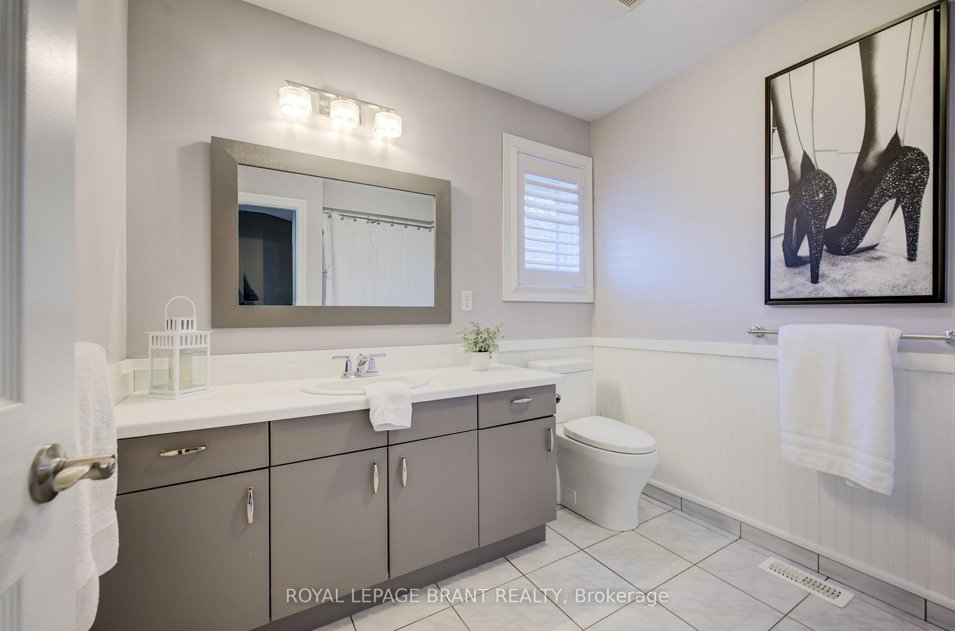 Photo 16 of 10 Oakwood Drive, North Dumfries — HOMEH