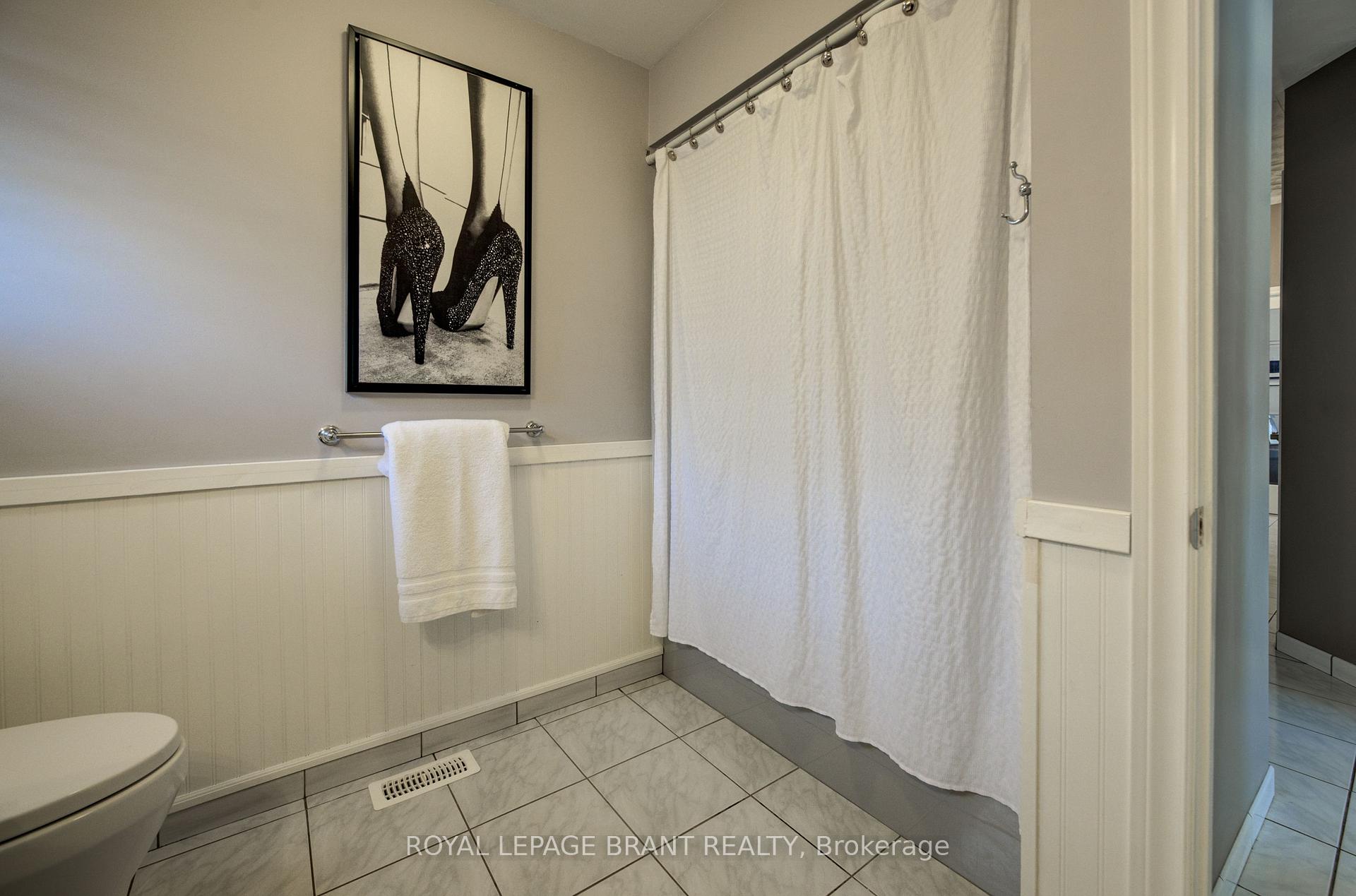 Photo 7 of 10 Oakwood Drive, North Dumfries — HOMEH