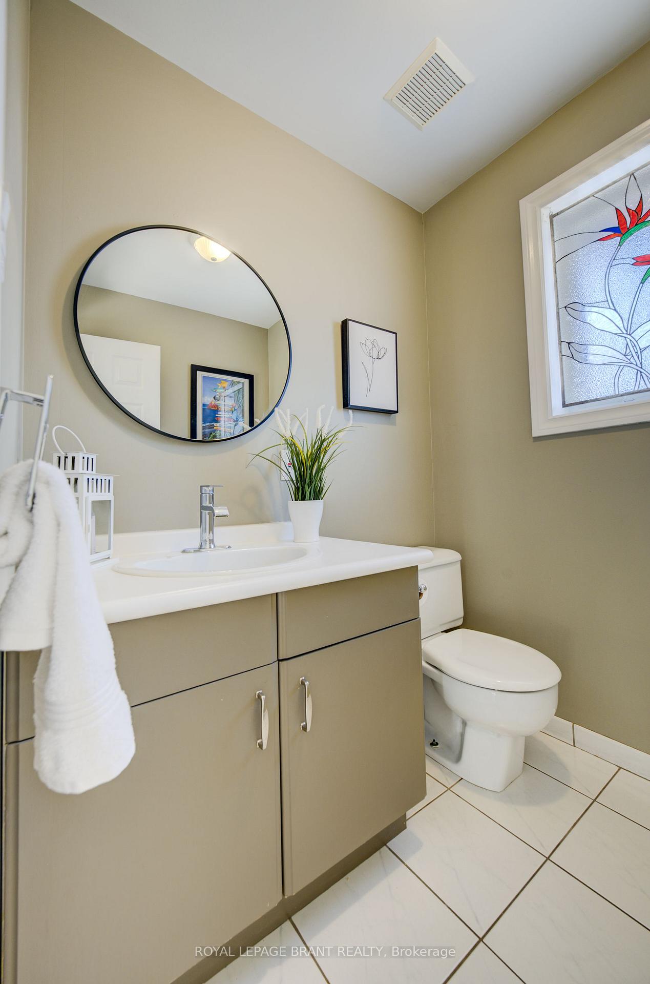 Photo 17 of 10 Oakwood Drive, North Dumfries — HOMEH