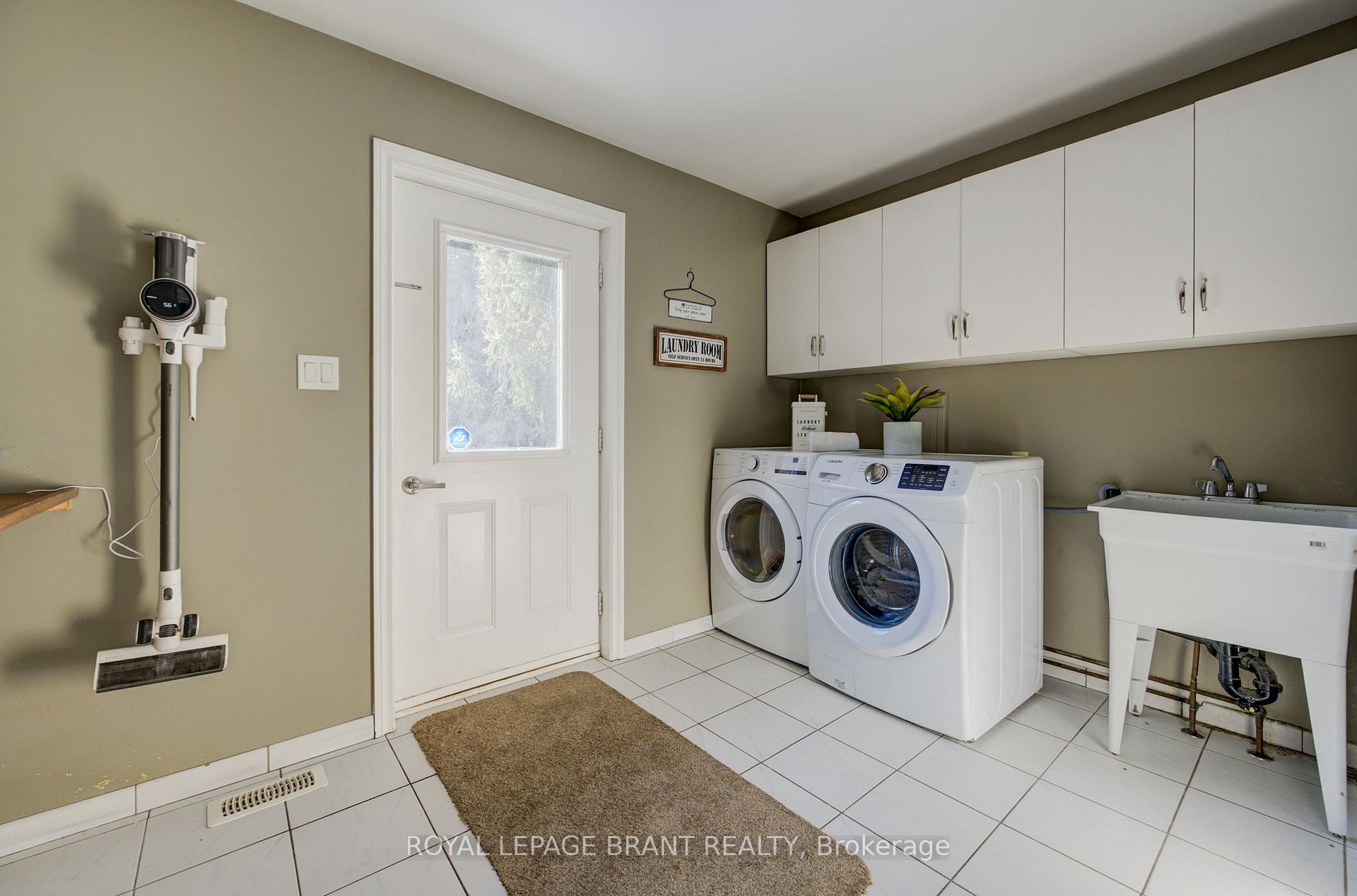 Photo 29 of 10 Oakwood Drive, North Dumfries — HOMEH