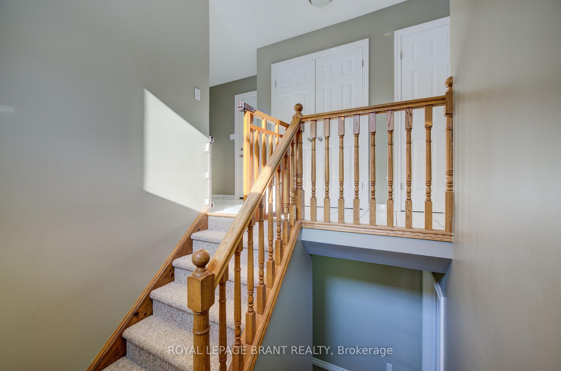 Photo 11 of 10 Oakwood Drive, North Dumfries — HOMEH