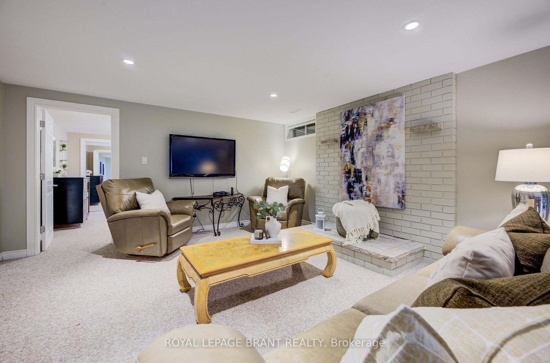 Photo 23 of 10 Oakwood Drive, North Dumfries — HOMEH