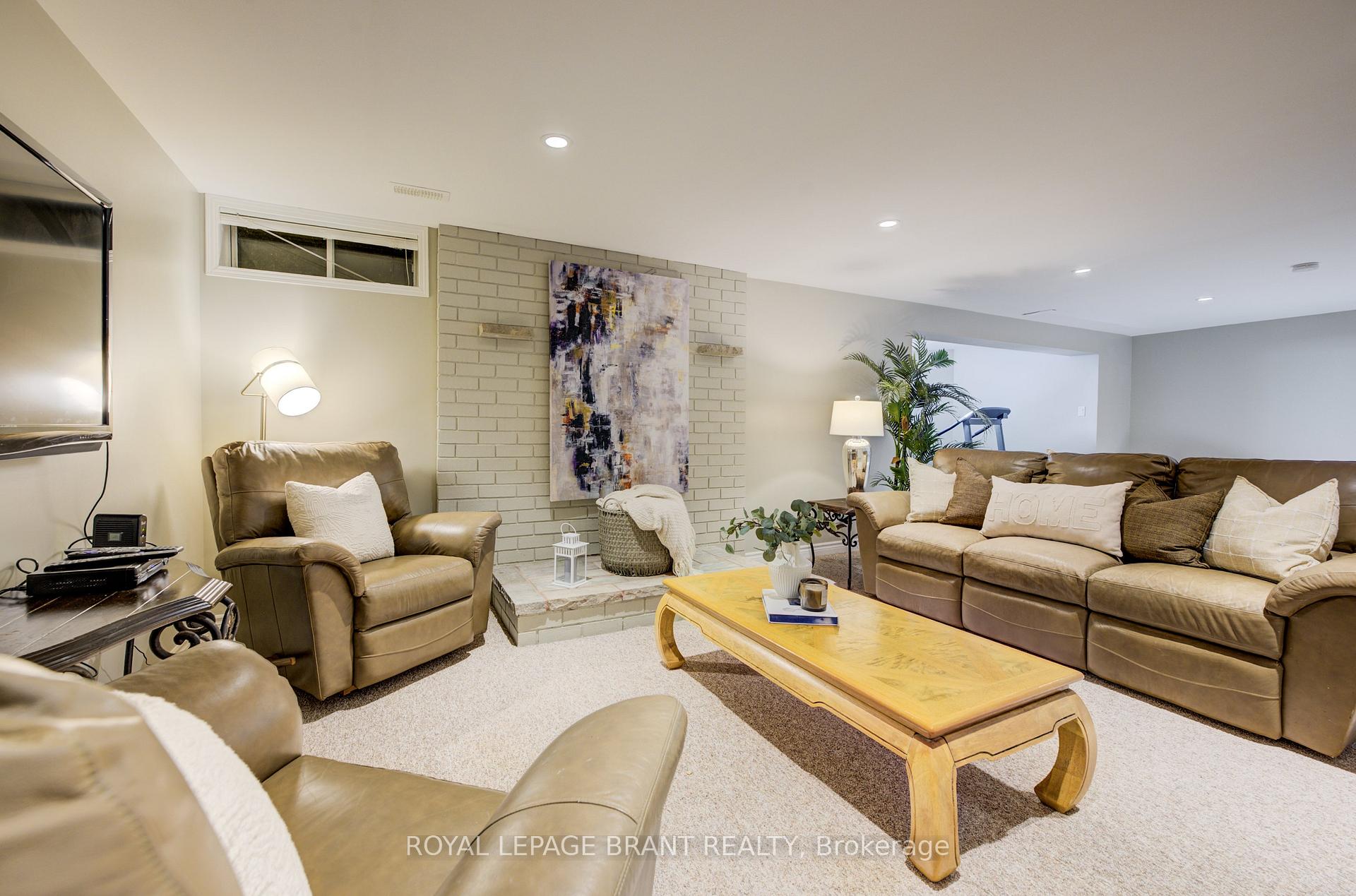 Photo 26 of 10 Oakwood Drive, North Dumfries — HOMEH