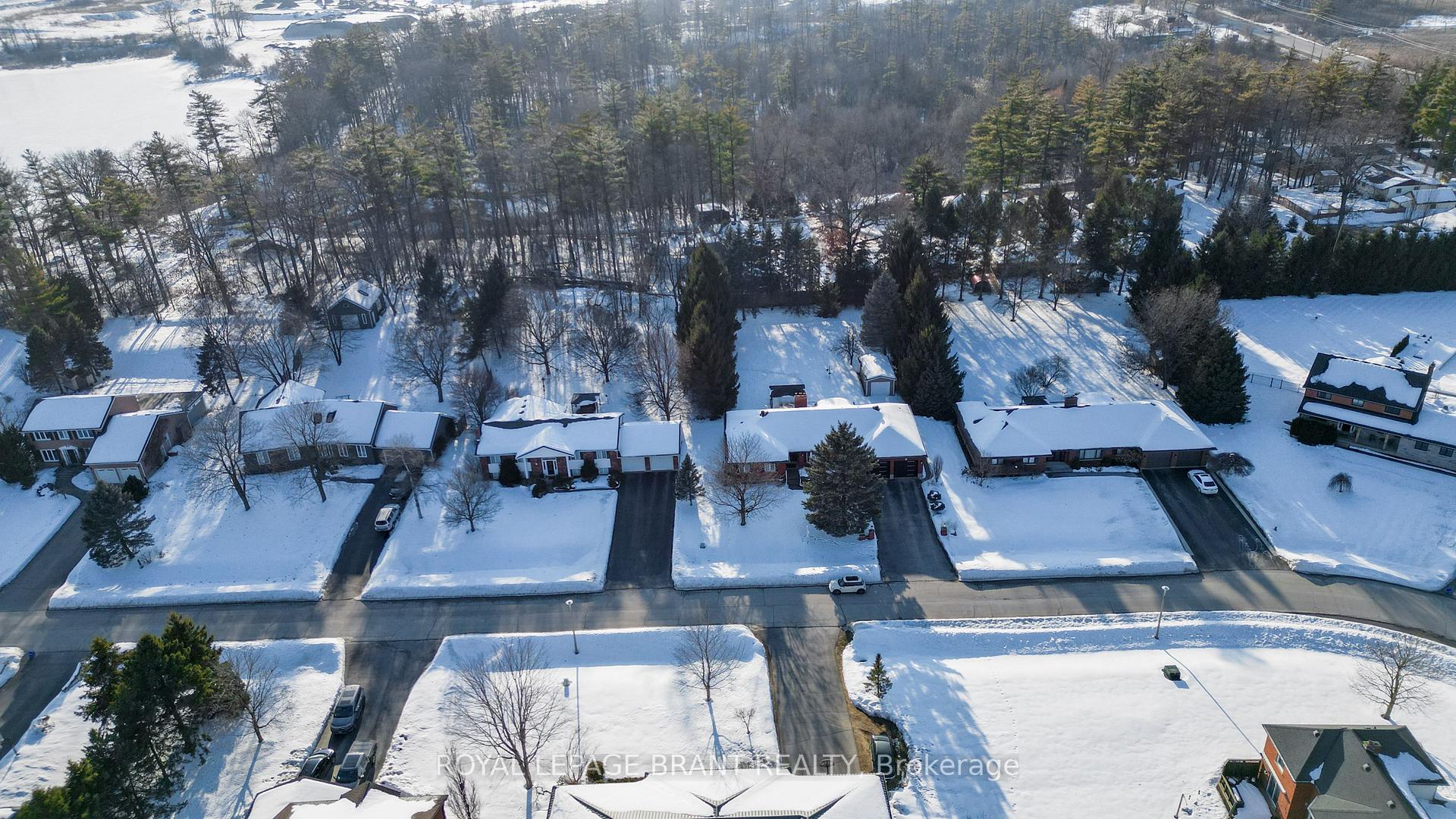 Photo 37 of 10 Oakwood Drive, North Dumfries — HOMEH