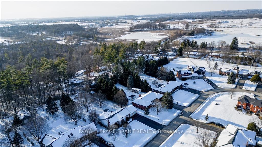 Photo 33 of 10 Oakwood Drive, North Dumfries — HOMEH