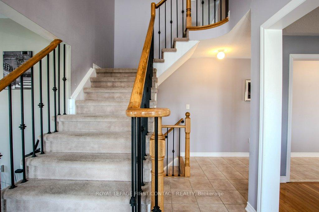 Photo 19 of 112 Diana Way, Barrie, Innis-Shore — HOMEH
