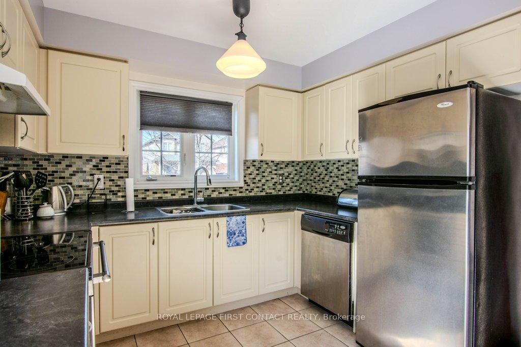 Photo 10 of 112 Diana Way, Barrie, Innis-Shore — HOMEH
