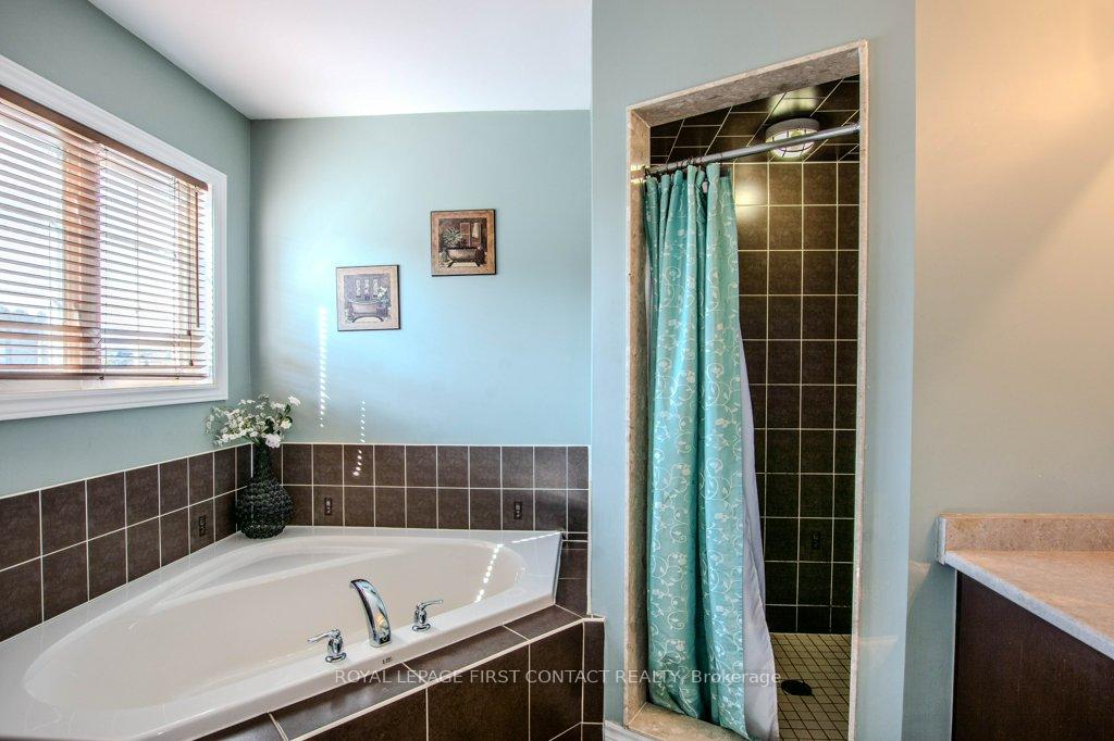 Photo 9 of 112 Diana Way, Barrie, Innis-Shore — HOMEH