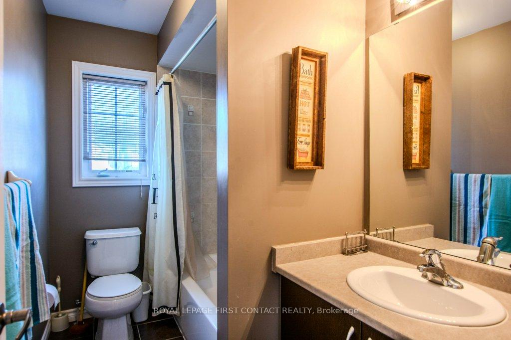 Photo 12 of 112 Diana Way, Barrie, Innis-Shore — HOMEH