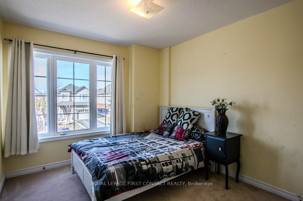 Photo 6 of 112 Diana Way, Barrie, Innis-Shore — HOMEH
