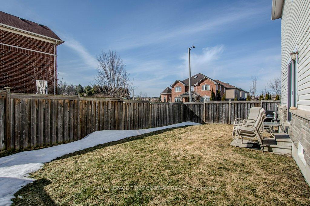 Photo 17 of 112 Diana Way, Barrie, Innis-Shore — HOMEH