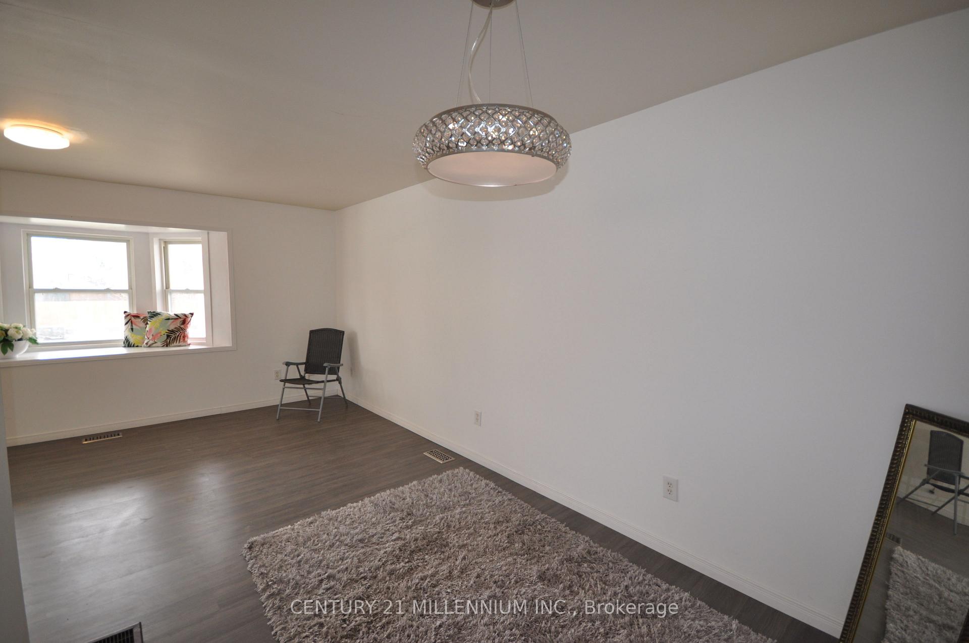 Photo 9 of 30 Corby Crescent, Brampton, Brampton South — HOMEH