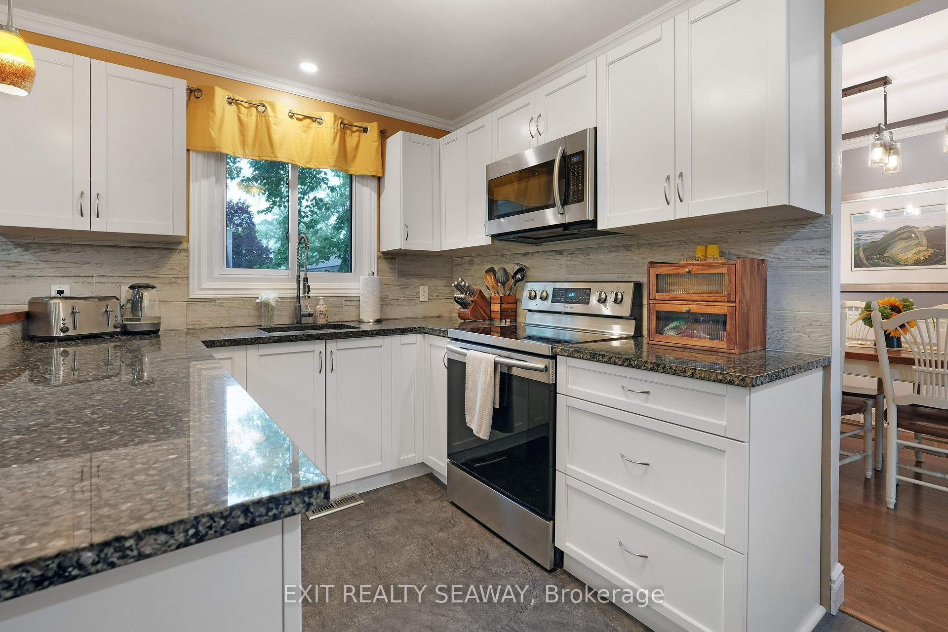 Photo 14 of 1620 Charles Street, Cornwall — HOMEH
