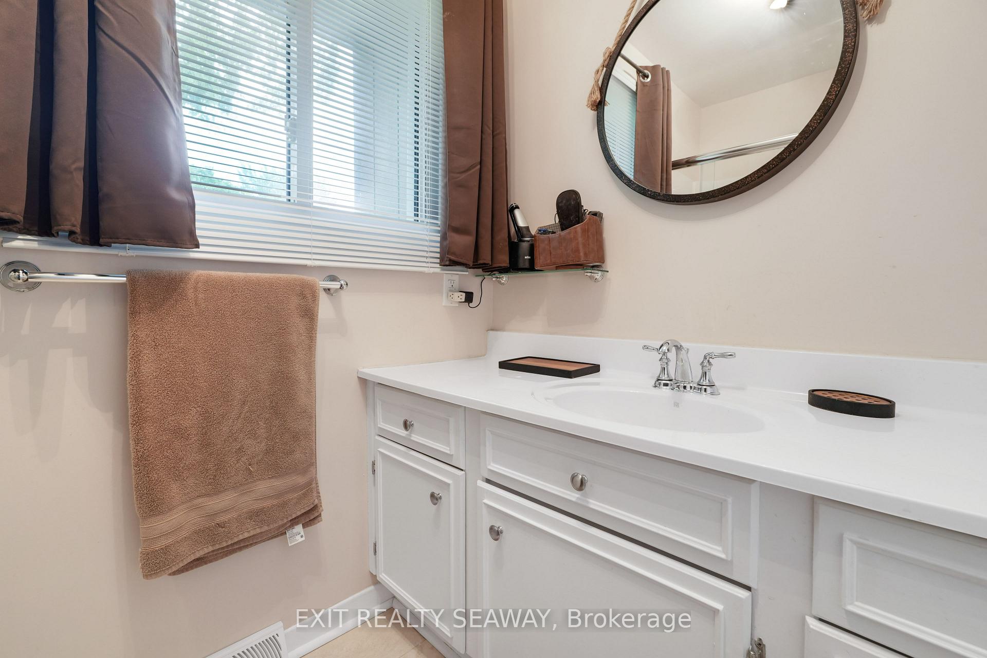 Photo 25 of 1620 Charles Street, Cornwall — HOMEH