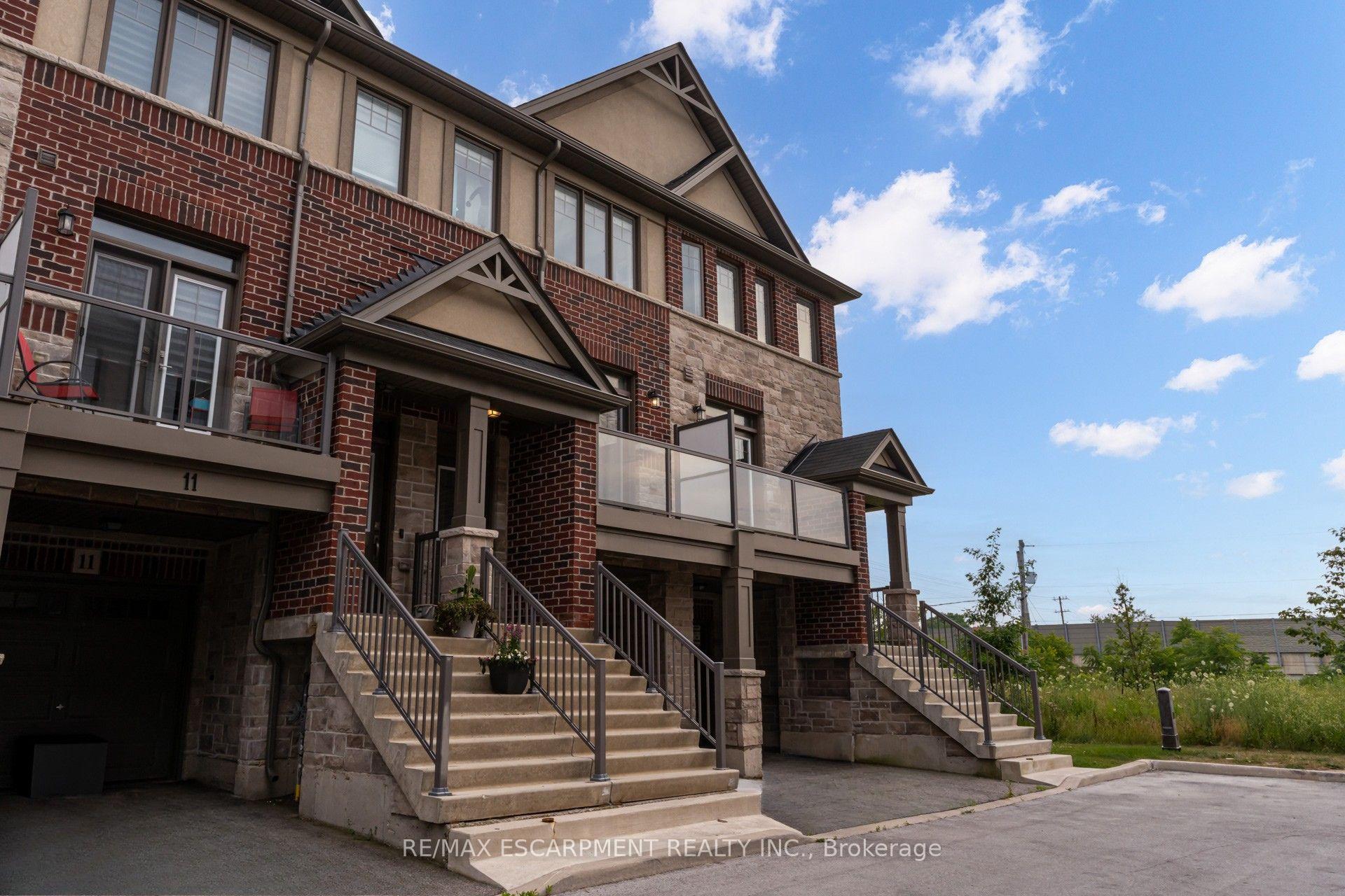 Photo 11 of 13 Pringle Lane, Hamilton, Ancaster — HOMEH