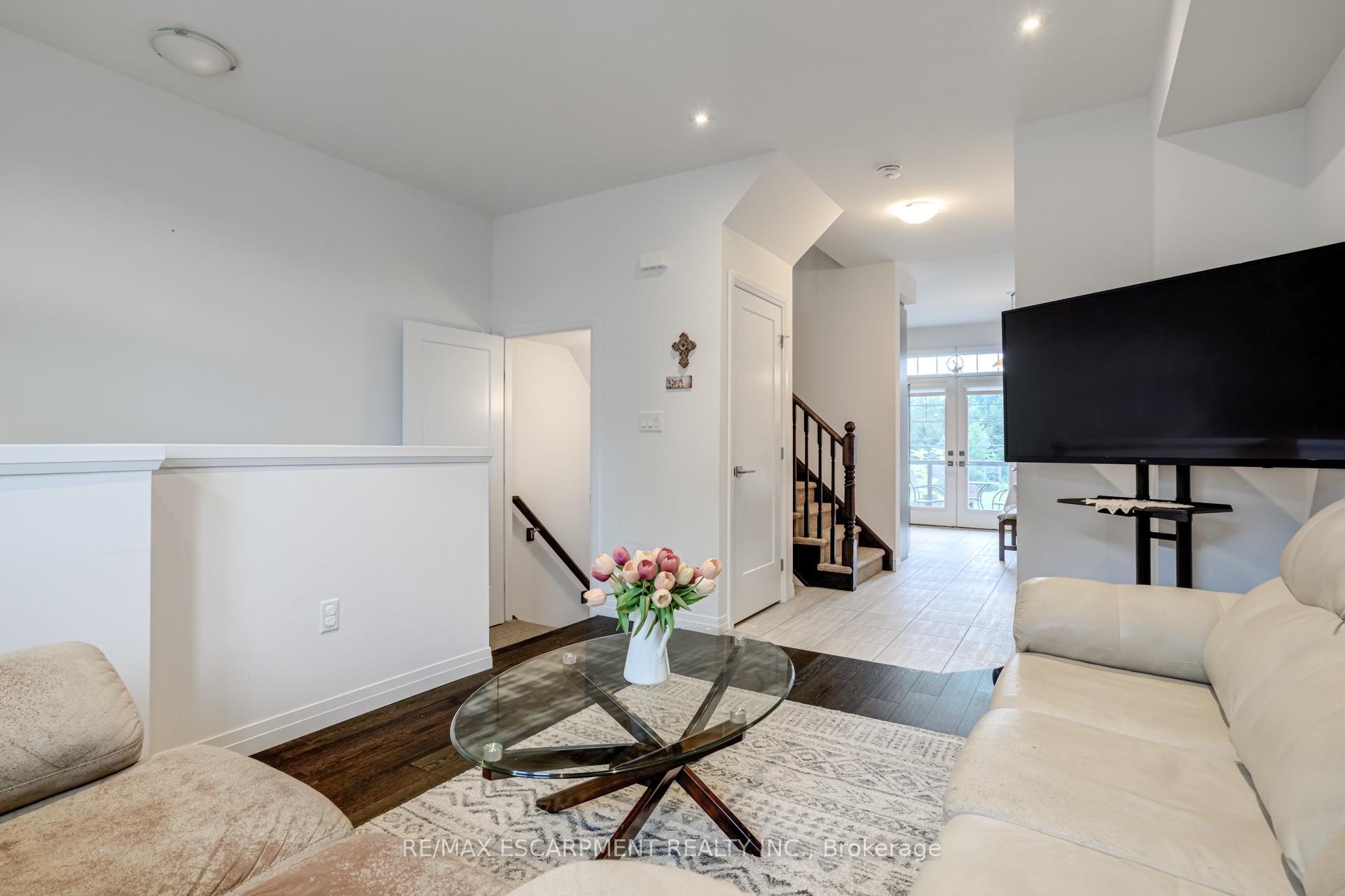 Photo 23 of 13 Pringle Lane, Hamilton, Ancaster — HOMEH