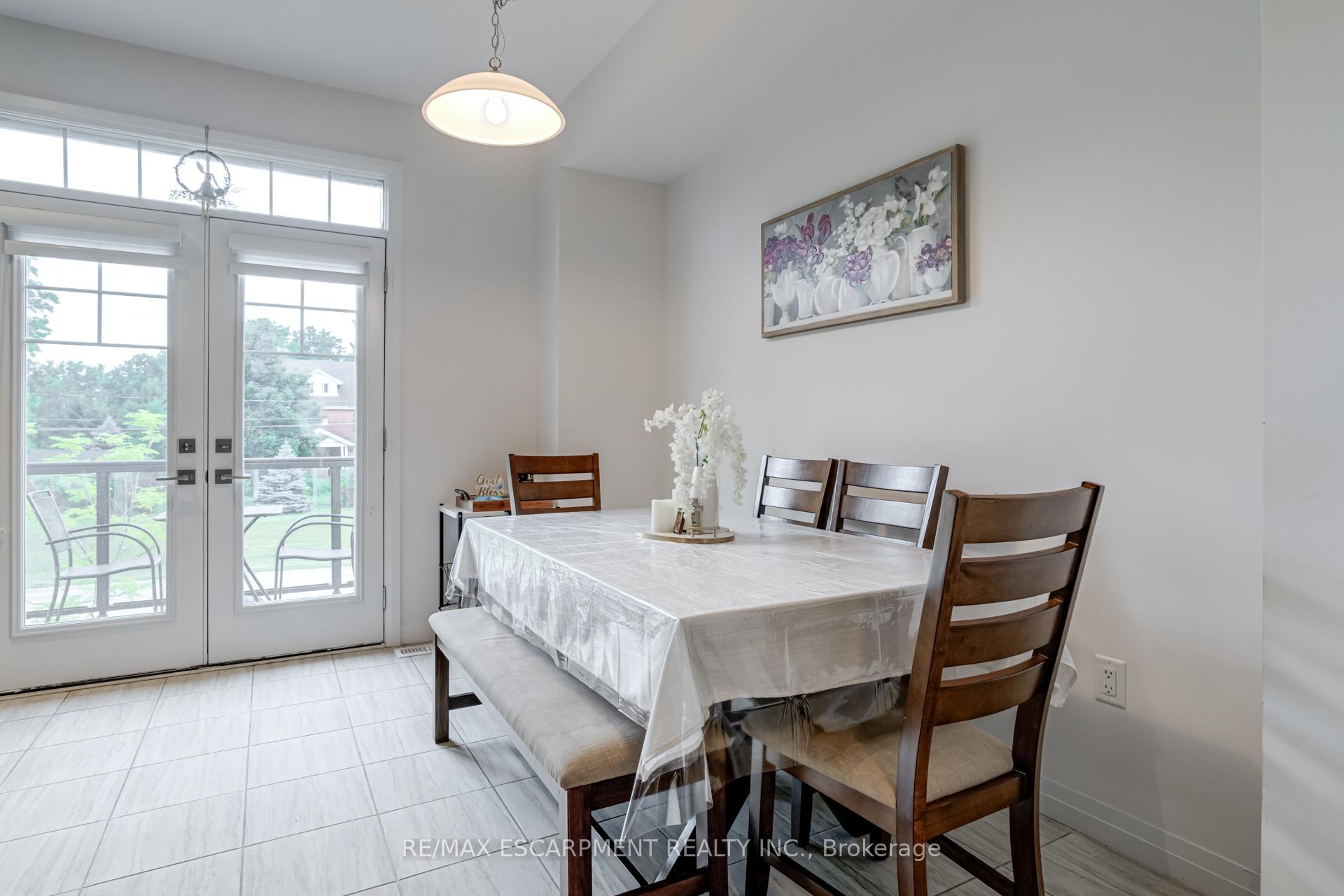 Photo 9 of 13 Pringle Lane, Hamilton, Ancaster — HOMEH