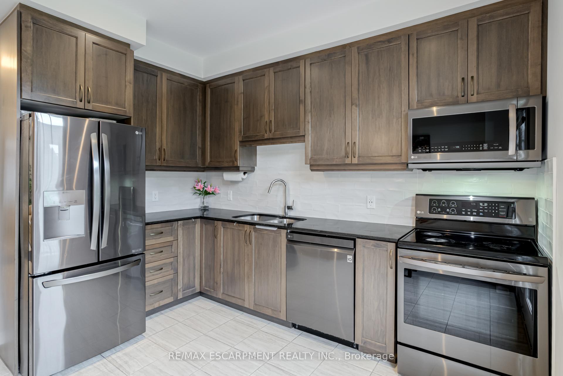 Photo 16 of 13 Pringle Lane, Hamilton, Ancaster — HOMEH